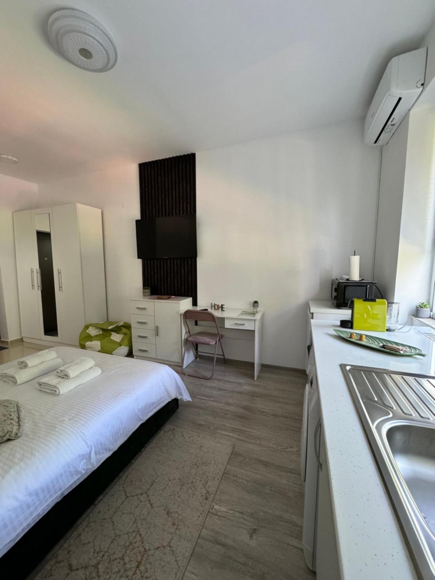Vert Studio Onesti Buitenkant foto