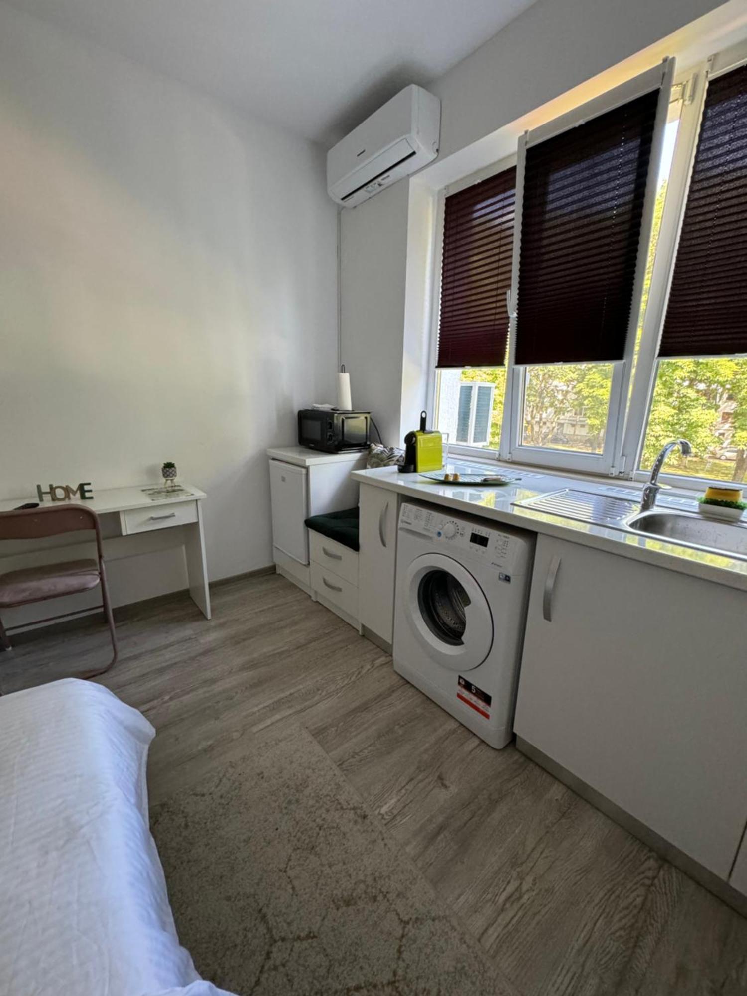 Vert Studio Onesti Buitenkant foto